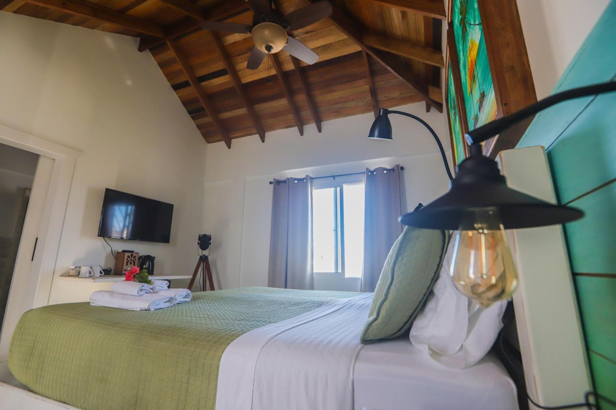 Treetops Hotel Caye Caulker Rom bilde